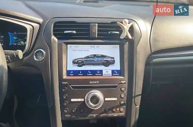Седан Ford Fusion 2019 в 