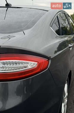 Седан Ford Fusion 2015 в 