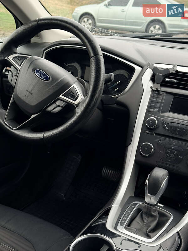 Седан Ford Fusion 2015 в Балті