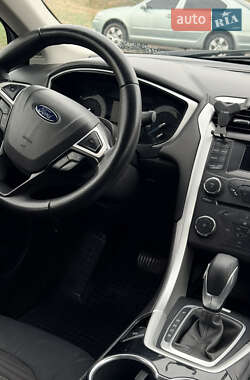 Седан Ford Fusion 2015 в 