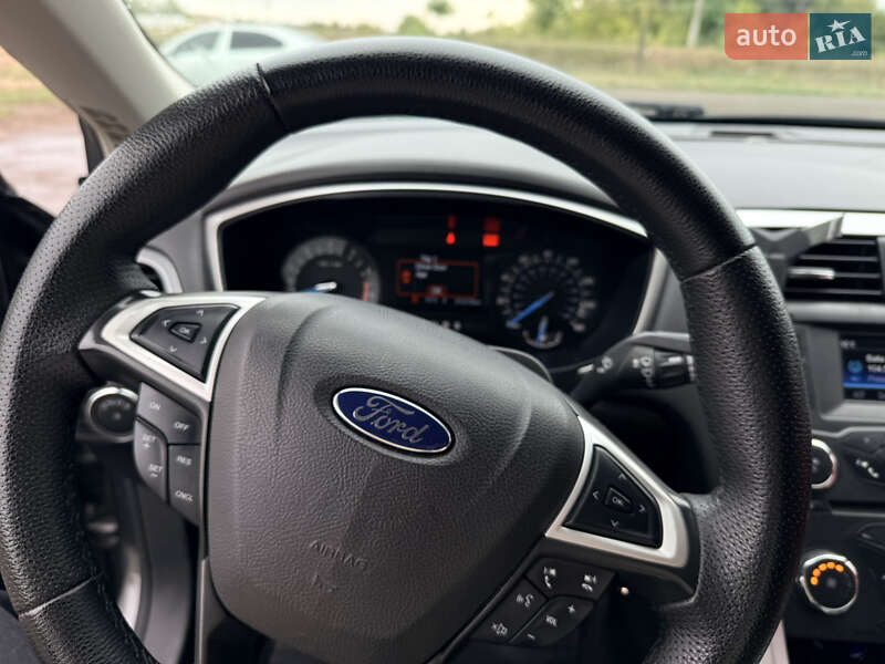 Седан Ford Fusion 2015 в Балті