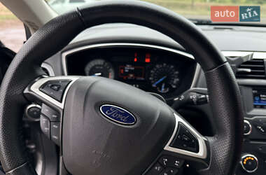 Седан Ford Fusion 2015 в 
