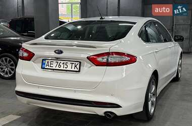 Седан Ford Fusion 2015 в 