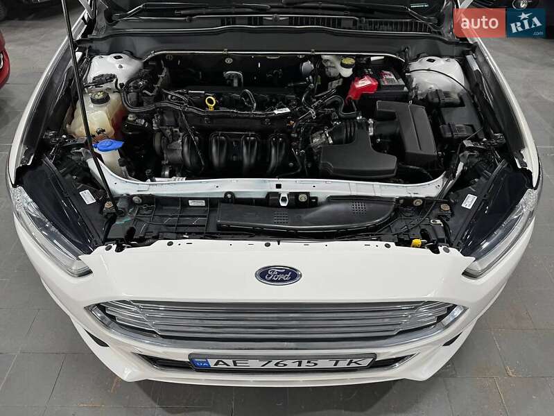 Седан Ford Fusion 2015 в Львові