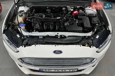 Седан Ford Fusion 2015 в 