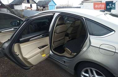 Седан Ford Fusion 2015 в 