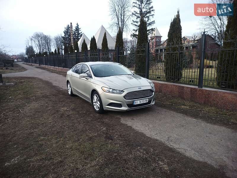 Седан Ford Fusion 2015 в 