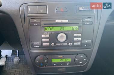 Хэтчбек Ford Fusion 2011 в 