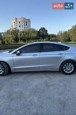 Седан Ford Fusion 2016 в 