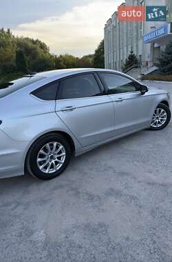 Седан Ford Fusion 2016 в 