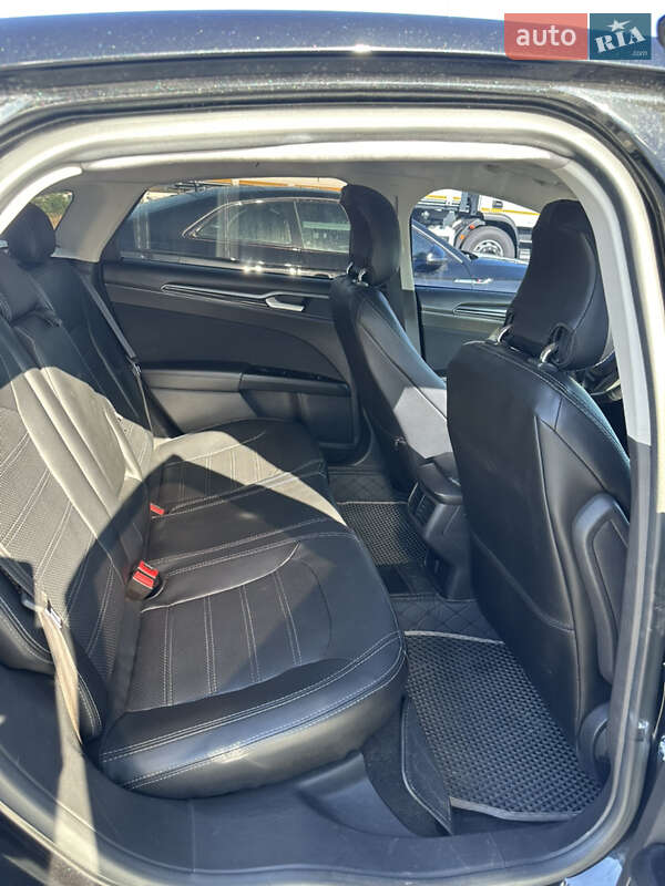 Седан Ford Fusion 2013 в Львові