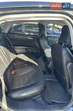 Седан Ford Fusion 2013 в 