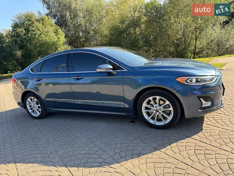 Седан Ford Fusion 2018 в Луцке