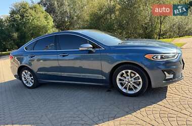 Седан Ford Fusion 2018 в 