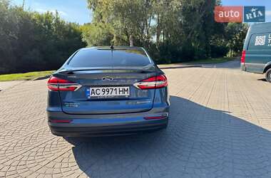Седан Ford Fusion 2018 в 