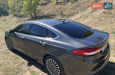 Седан Ford Fusion 2016 в 