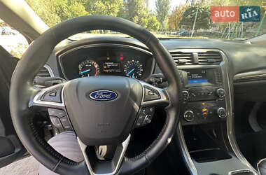 Седан Ford Fusion 2016 в 