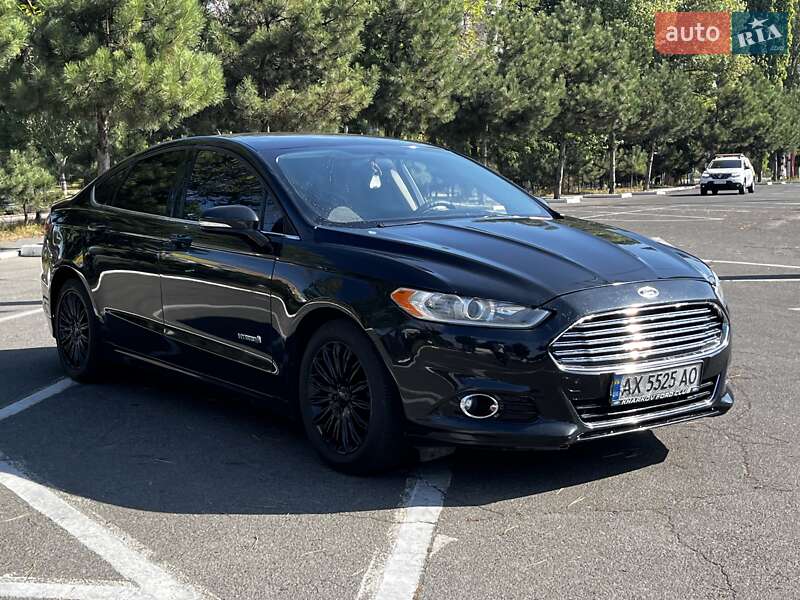 Седан Ford Fusion 2015 в 