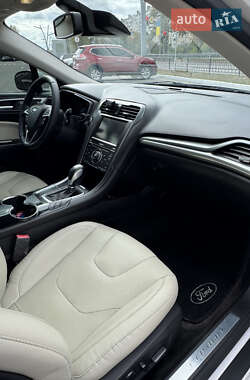 Седан Ford Fusion 2015 в 