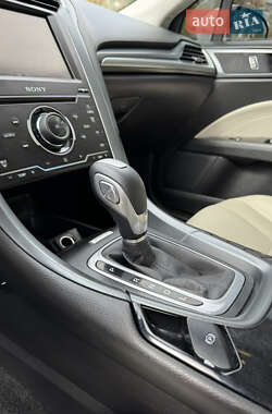 Седан Ford Fusion 2015 в 