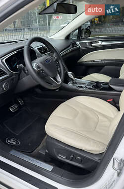 Седан Ford Fusion 2015 в 