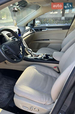 Седан Ford Fusion 2014 в 