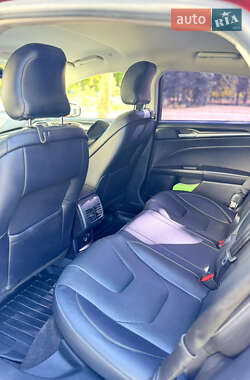 Седан Ford Fusion 2019 в 
