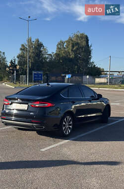 Седан Ford Fusion 2019 в 
