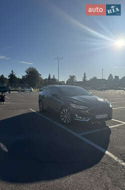 Седан Ford Fusion 2019 в 