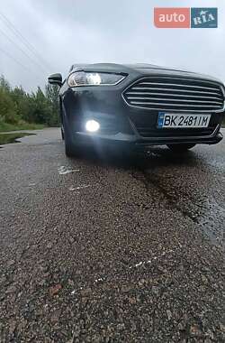 Седан Ford Fusion 2015 в 