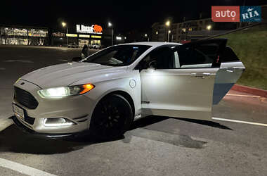 Седан Ford Fusion 2015 в 