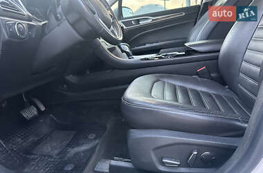 Седан Ford Fusion 2016 в 
