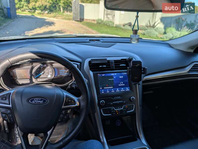 Седан Ford Fusion 2019 в Снятині
