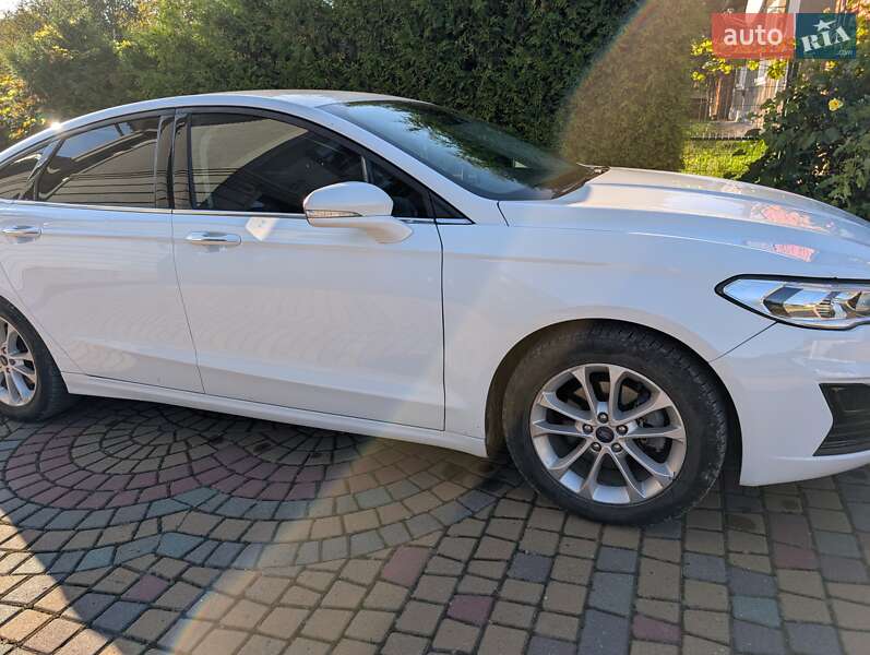 Седан Ford Fusion 2019 в Снятині
