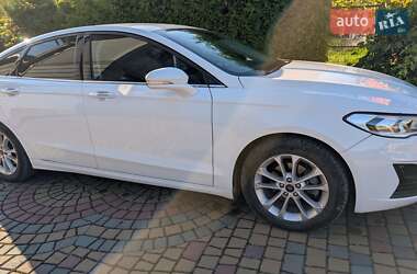 Седан Ford Fusion 2019 в 