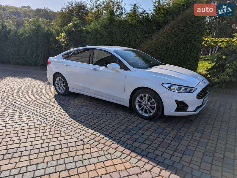 Седан Ford Fusion 2019 в Снятині