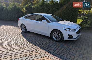 Седан Ford Fusion 2019 в 