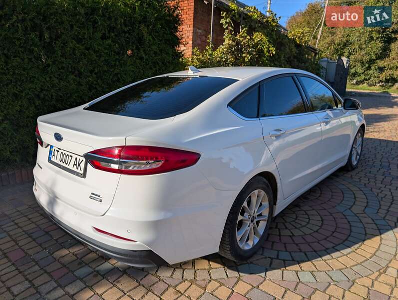 Седан Ford Fusion 2019 в Снятині