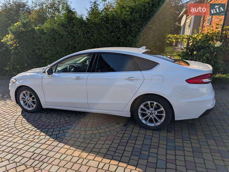 Седан Ford Fusion 2019 в Снятині