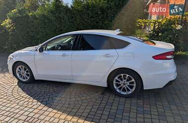 Седан Ford Fusion 2019 в 
