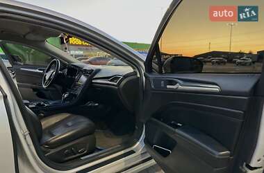 Седан Ford Fusion 2016 в 