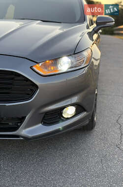 Седан Ford Fusion 2013 в 