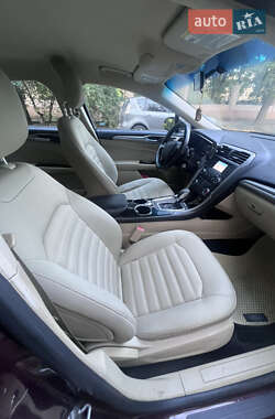 Седан Ford Fusion 2013 в 