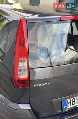 Хэтчбек Ford Fusion 2008 в 