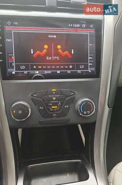 Седан Ford Fusion 2017 в 
