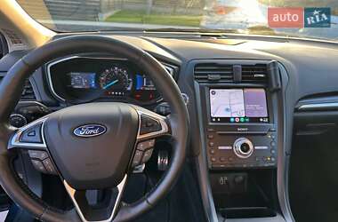Седан Ford Fusion 2019 в 