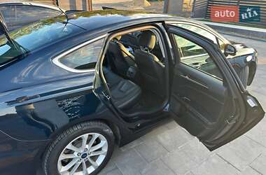 Седан Ford Fusion 2019 в 