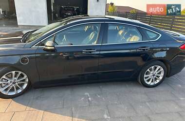 Седан Ford Fusion 2019 в 