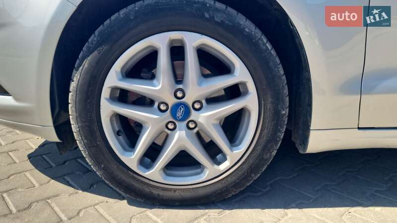 Седан Ford Fusion 2015 в Тернополі