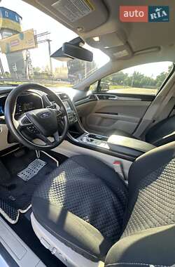Седан Ford Fusion 2019 в 